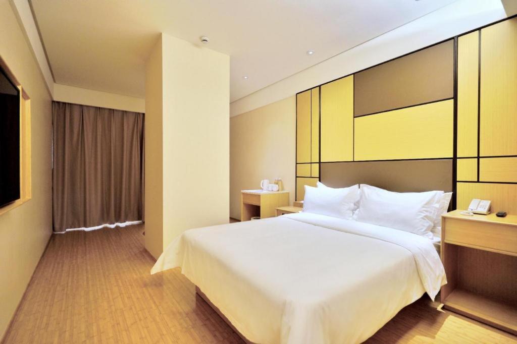 Ji Hongqiao Yan'an Xi Road 3*