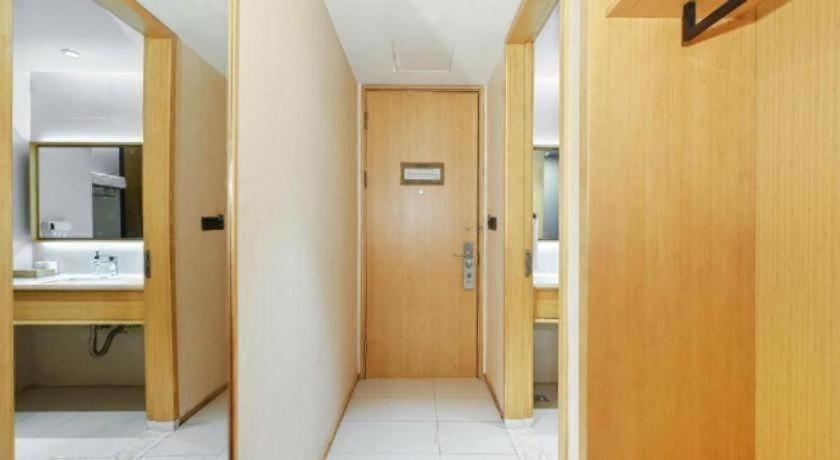 Ji Hongqiao Yan'an Xi Road Hotel 3*