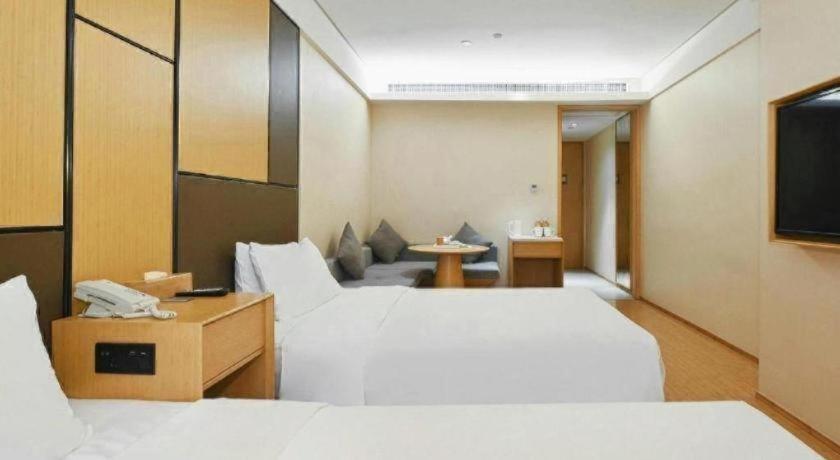 Ji Hongqiao Yan'an Xi Road 3*