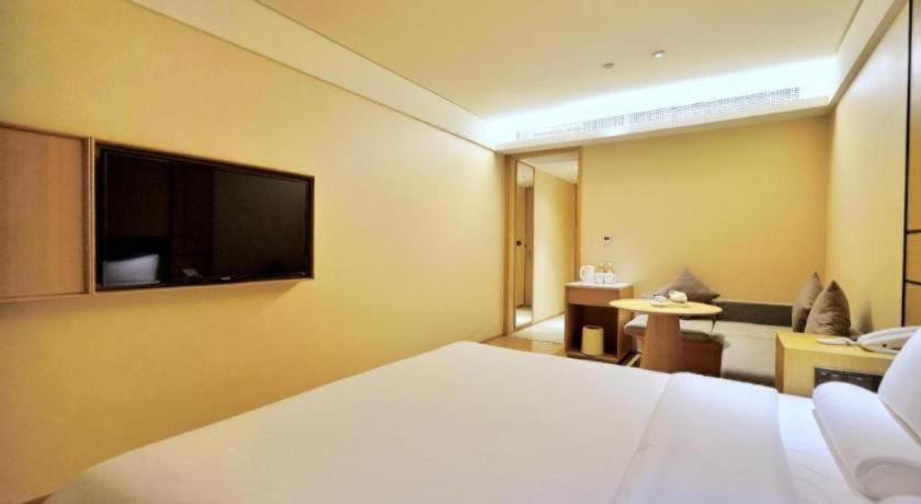 Hotel Ji Hongqiao Yan'an Xi Road