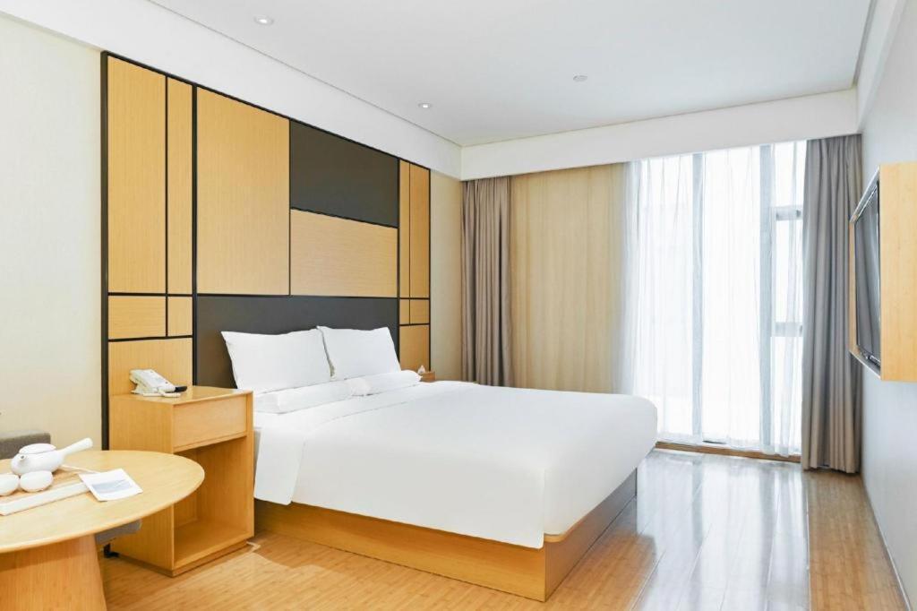 Hotel Ji Hongqiao Yan'an Xi Road 3*